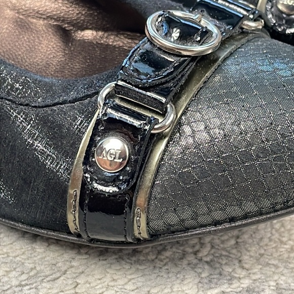 AGL Cap Toe Buckle Ballet Shoes Low Wedge Shimmer Silver Black Sz 39.5 - Picture 11 of 11